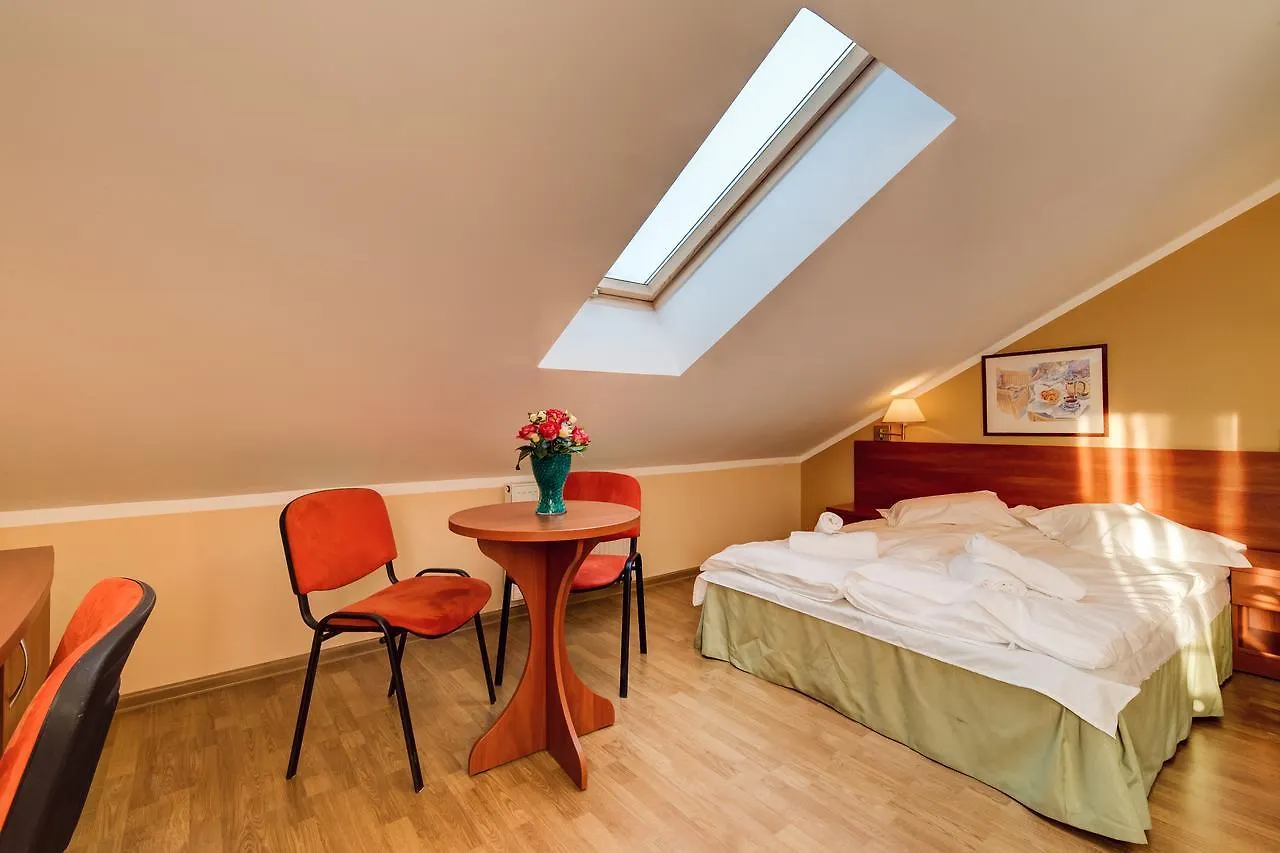 Villa Plaza Warszawa 3*,  Polen